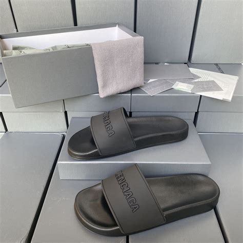 Тапочки Balenciaga - купить с доставкой по выгодным ценам в интернет ...