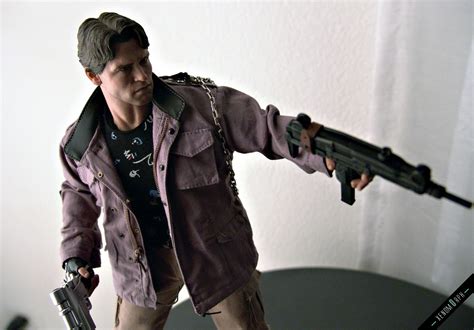 Hot Toys Terminator 1 T 800 1 6