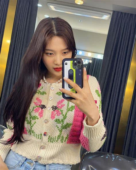 Đánh son nude là Joy biến thành con người khác luôn Sang lên mấy phần chứ không còn cẩm hường