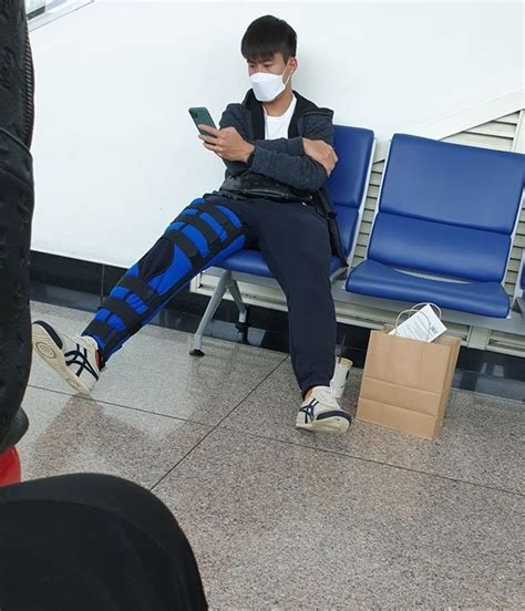 Dàn cầu thủ hot boy Duy Mạnh Đức Huy rủ nhau quyên góp ủng hộ chống dịch corona