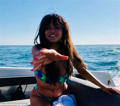 Selena Gomez Bikini N Ng B Ng G I C M H T C