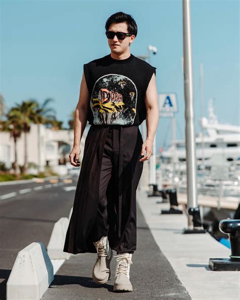 Zhou arriving to the track : r/formula1