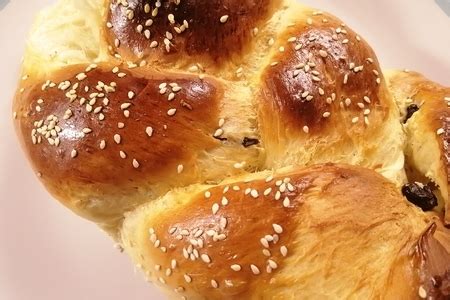 Домашние булочки с изюмом – рецепт с фото