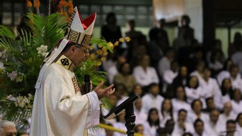 Seis mil fiéis se reúnem no Ginásio Milton Olaio para Solenidade de