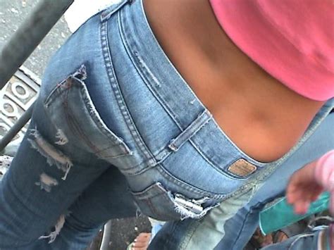 Hot Blonde Babe Candid Photos In A Crowd