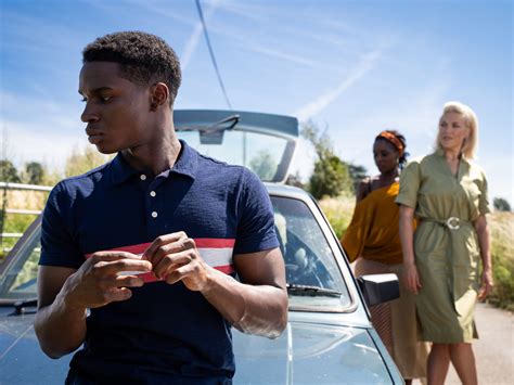 Sex Education découvrez les premières images de la saison 2 So Busy Girls