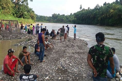 Mandi Di Sungai Merangin Bocah Tahun Hanyut