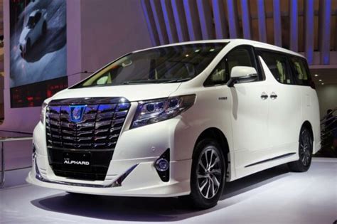 Rekomendasi Mobil Mewah Toyota, Cek Harganya! - Qoala Indonesia