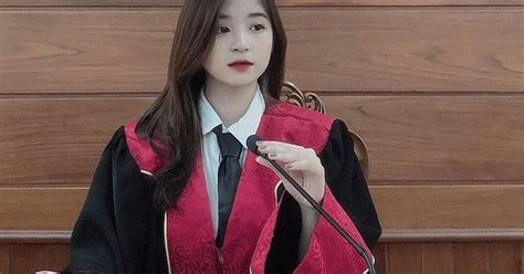 Thêm một hot girl thẩm phán xinh đẹp khiến dân mạng xao xuyến Báo Dân trí