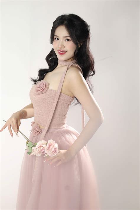 Hot girl từng gây bão khi hẹn hò chàng kỹ sư lương 100 triệu giờ ra sao