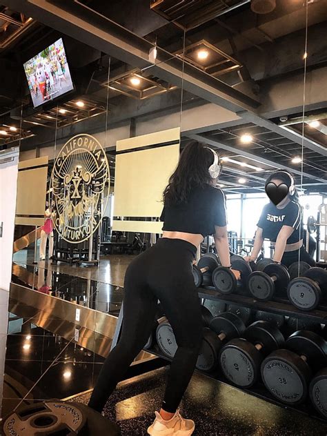 Từ cô nàng béo phì trở thành hot girl của ngành hàng không cưa đổ cả HLV gym