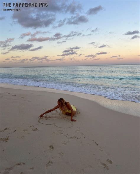 Pamela Anderson Sexy In Bikini At 55yo 12 Photos The Fappening