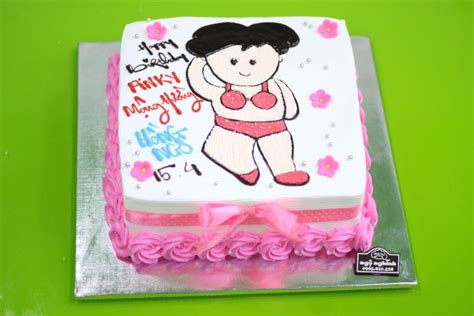 Bánh kem sinh nhật vẽ hình cô gái mặc bikini màu hồng ngộ nghĩnh tặng bạn nữ Bánh Kem Ngộ Nghĩnh