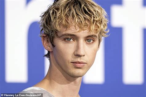 Troye Sivan Is Unrecognisable As He Stuns Fans With Drag Makeover In