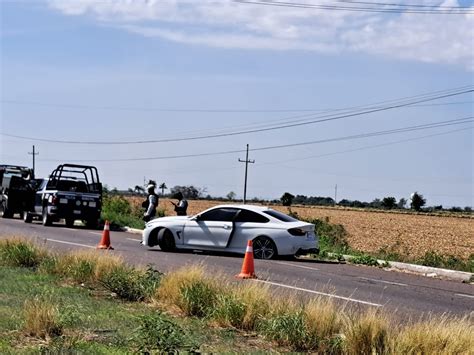 Chocado y con reporte de robo localizan abandonado un vehículo BMW al