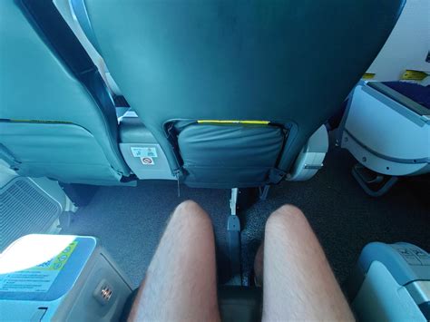 review scoot  premium economy   flagship  dreamliner