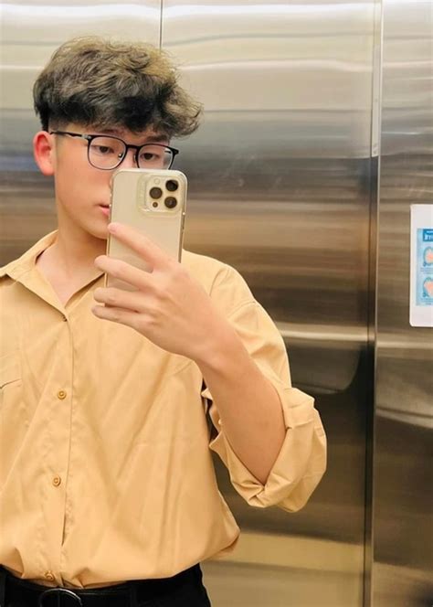 Chân dung em trai hot boy của Á hậu Huyền My