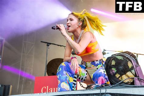 Claudia Bouvette Looks Hot On Stage At The Festival Dete De Quebec Photos Thefappening