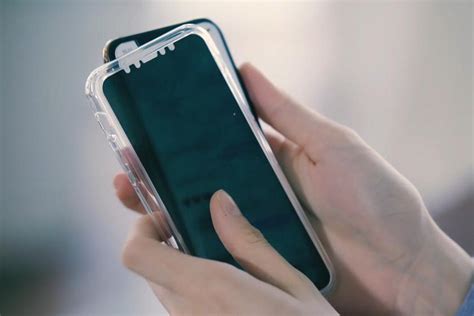 На IndieGoGo представили чехол PhoneGlass, скрывающий экран от ...