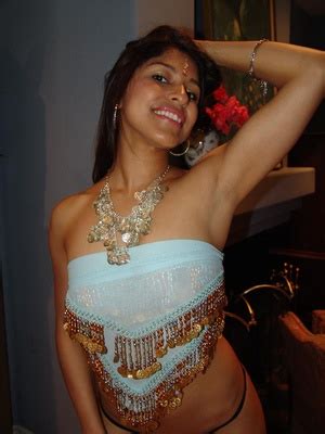 Pretty Indian Mehla Spreads Her Pussy Lips XXX Dessert Picture