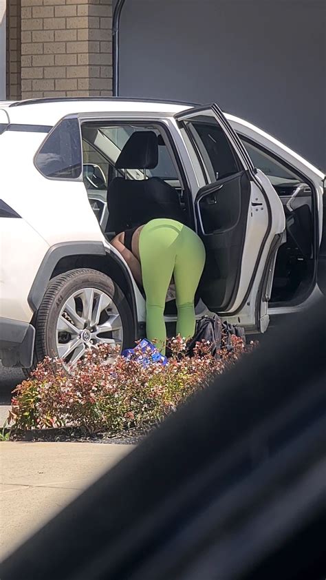 Tight Ass In Fluro Leggings Bending Over To Clean Her Car Spandex Leggings Yoga Pants Forum