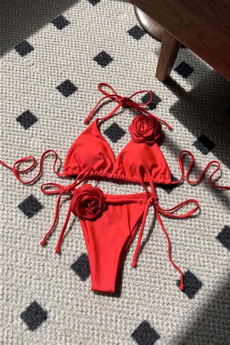 Bikini mảnh lọt khe màu đỏ đính hoa BKN