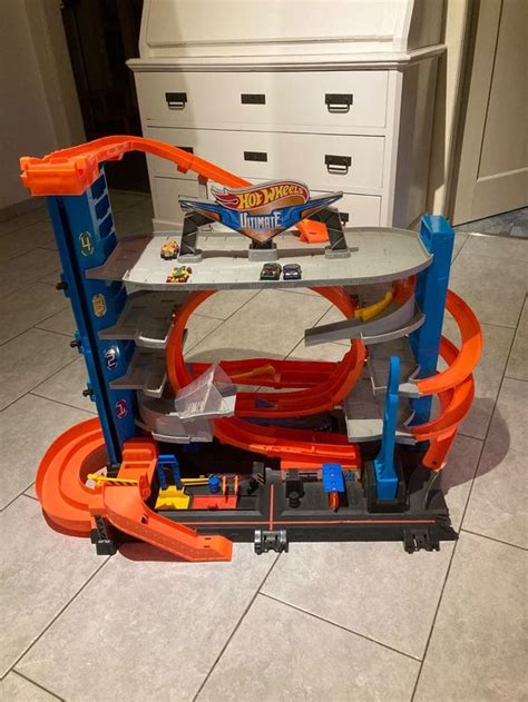 Hot Wheels Garage mit Hai Angriff Gebraucht in Boll für CHF 75 nur Abholung auf Ricardo kaufen