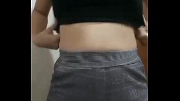 mujer sexy cambiándose de ropa mientras se graba XVIDEOS