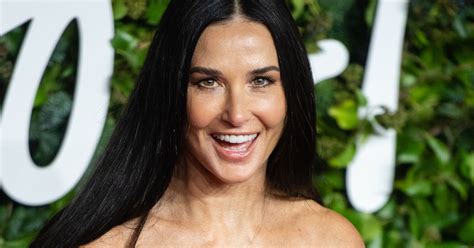 Demi Moore sublime en bikini la star de ans se dévoile sublime en