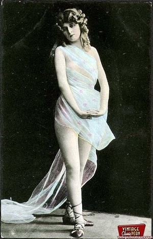 Beautiful Vintage Naked Sweeties Posing In The Thirties XXX Dessert