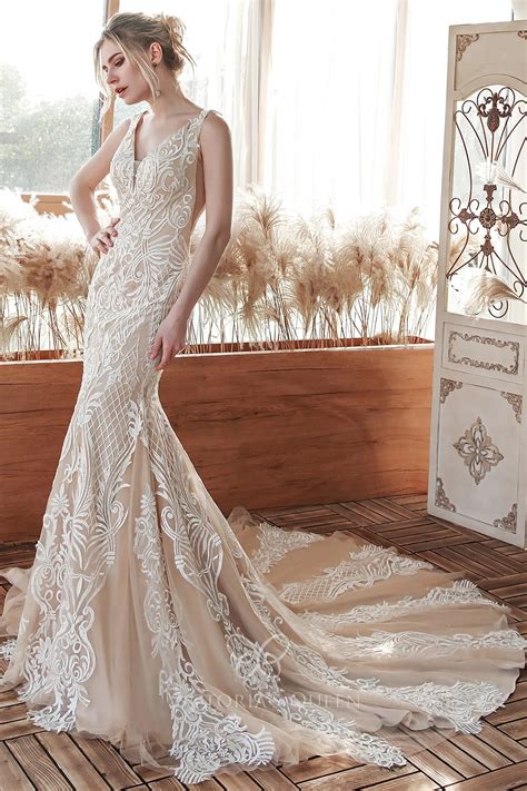 Modern Patterned Lace V Neck Mermaid Nude Wedding Dress VQ