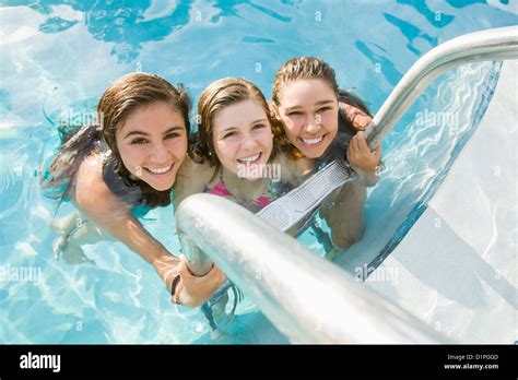 Teenage Girl In Bikini Relaxing Stockfotos Und Bilder Kaufen Alamy