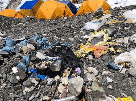 Тъжно! Събраха тонове боклук на Еверест - Flashnews