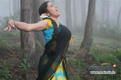 Sunitha Varma Hot And Sexy In Saree Veethi