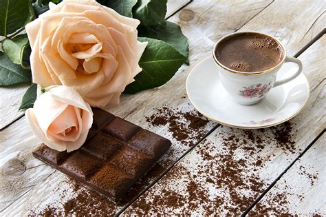 Bilder Schokolade Rosen Kaffee Kakaopulver Blüte Tasse Untertasse ...