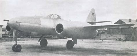 Истребитель-бомбардировщик Су-11 (первый). - Российская авиация