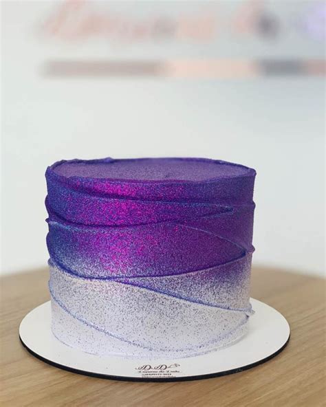 Bolo Roxo E Rosa Com Glitter - 40 Ideias de bolo roxo com glitter super tendência - Artesanato Passo a ...