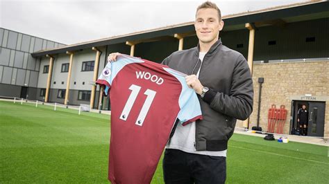 Burnley sign Chris Wood from Leeds : r/FantasyPL