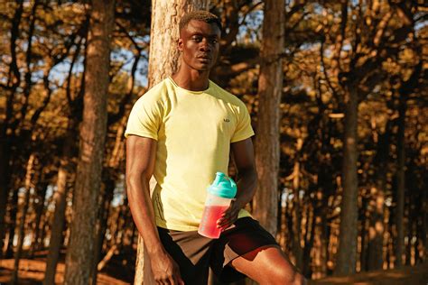 Когда лучше принимать BCAA? I Каковы полезные свойства? - MYPROTEIN™