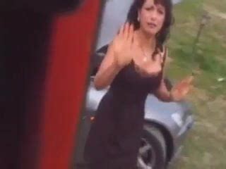 La Milf Francese Si Rotta E Usa L Aiuto Dei Ragazzi Di Campagna Xhamster