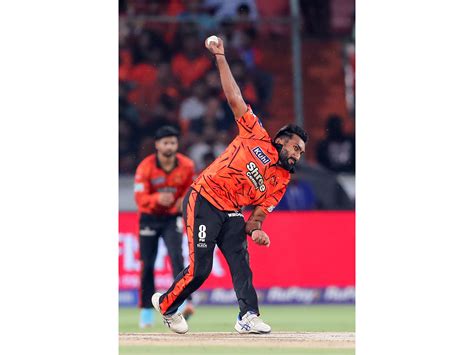ipl abhishek sharma eshan malinga star  srh crush dc   runs
