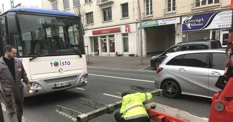 Caen Bus En Panne Près De La Gare