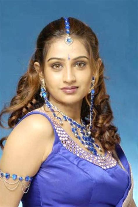 Cute Hot Actress Wallpapers Laya Hot