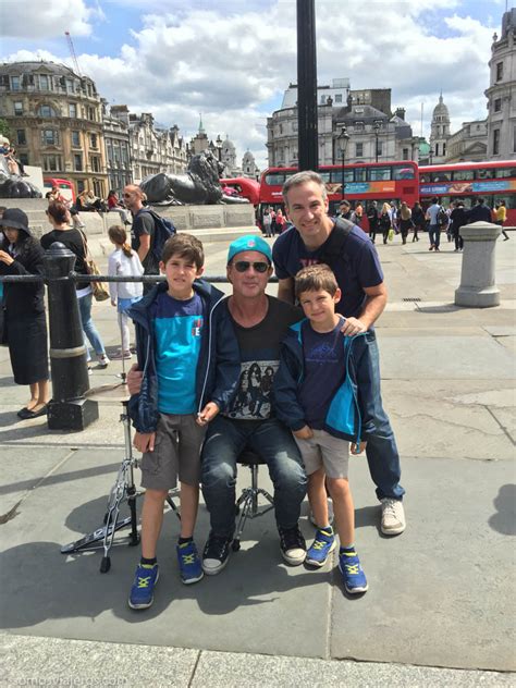 Londres mi familia y Chad Smith el batería de los Red Hot Chili Peppers SOMOS viajeros