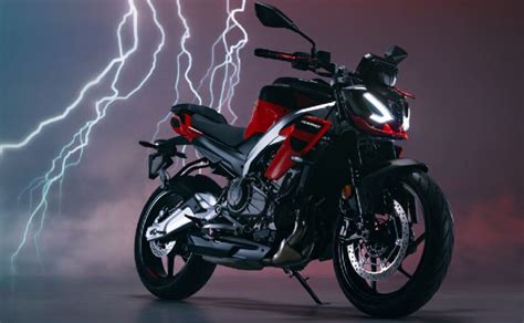 Esta moto naked va contra la Kawasaki Z con la mejor relación potencia peso de su categoría