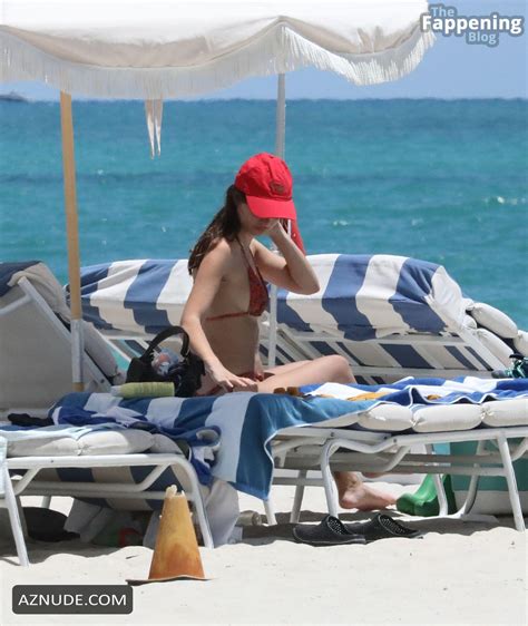 Emily Ratajkowski Flaunts Her Sexy Bikini Body On Miami Beach Aznude