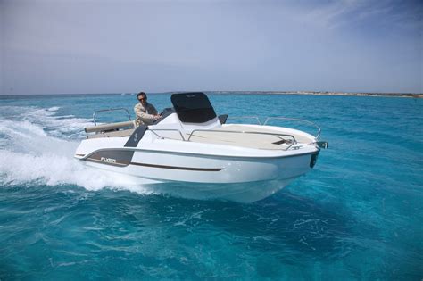 Types of Motor Boats and Reasons to Buy Them | Luxe Beat Magazine