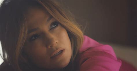 Jennifer Lopez incendiaire à 53 ans son shooting en lingerie