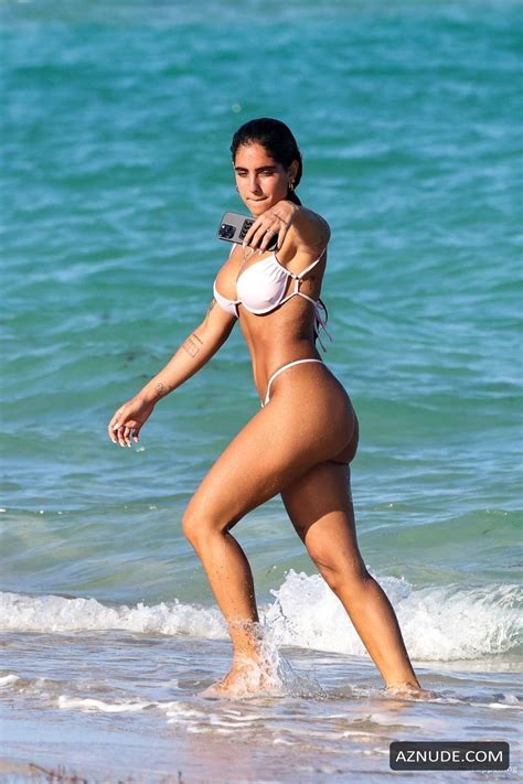 Isabella Ladera Sexy Spotted Showing Off Her Sizzling Bikini Body At The Beach In Miami Aznude