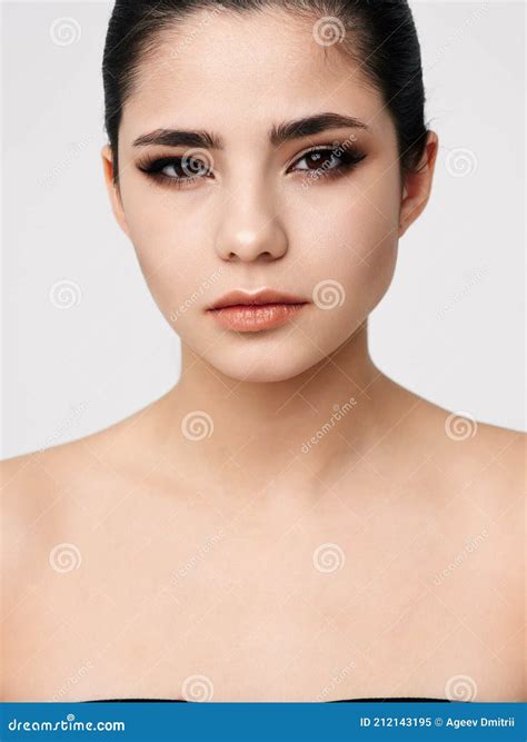 Attractive Brunette Naked Shoulders Makeup Facial Closeup Stock Image Image Of Beautiful